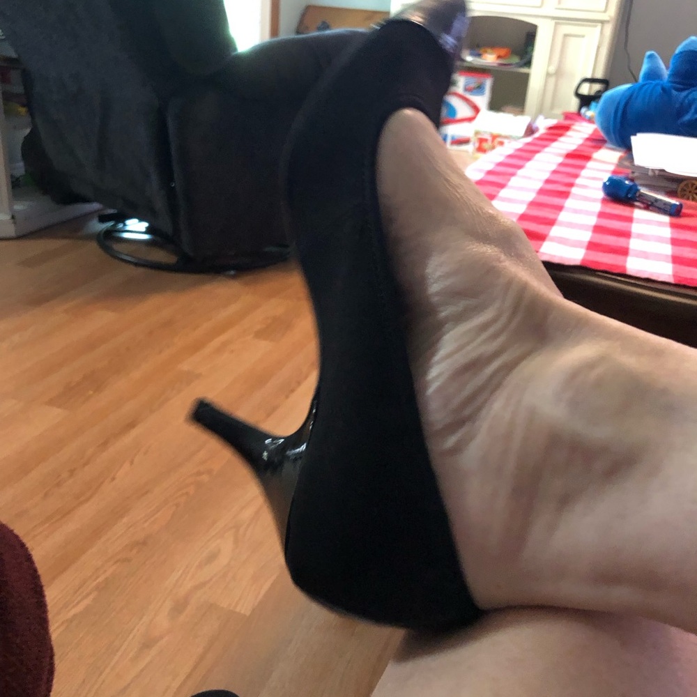 Women’s Ellen Tracy Leather Toe Stretch Pumps VGC